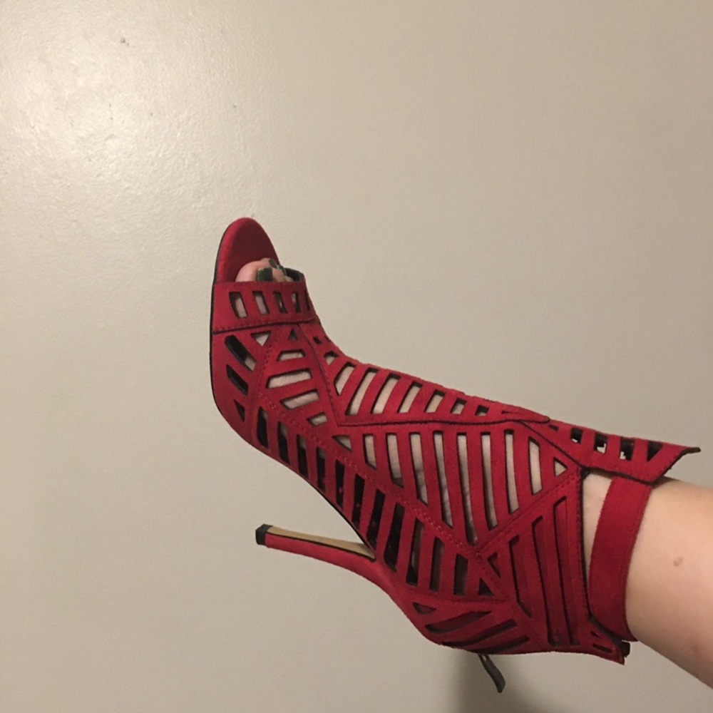 Red strappy heels, women’s 10